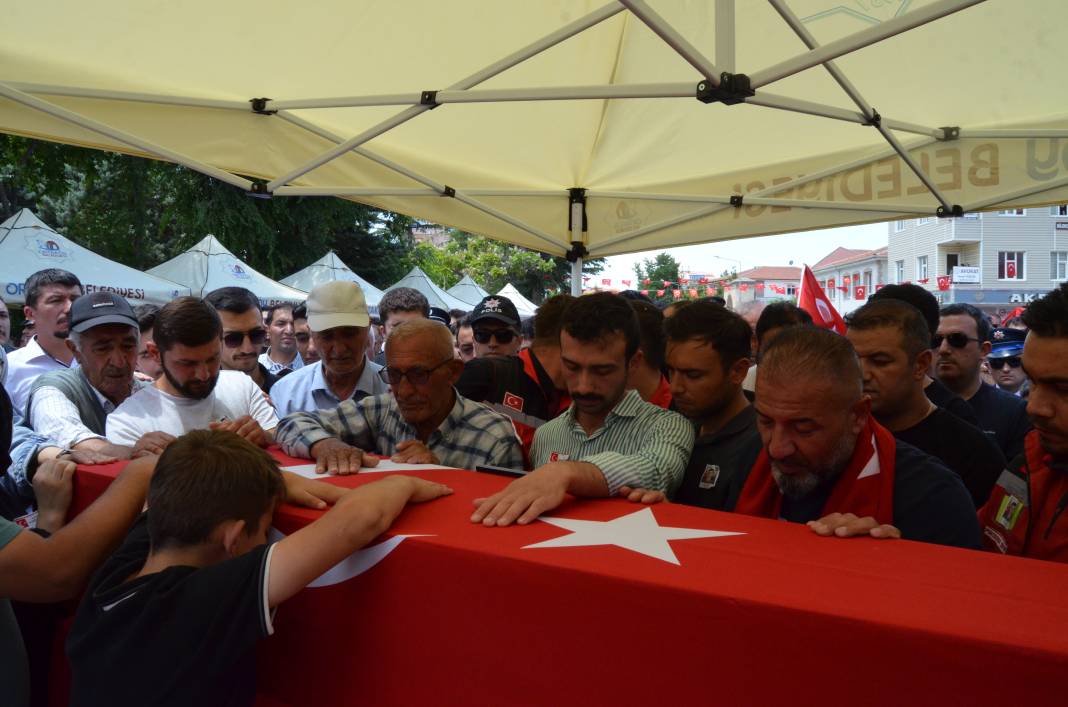 Türkiye’nin yüreğini yakan şehit Özkan Özkanlı’ya memleketinde acı veda 8